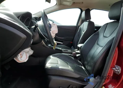 2016 Ford Focus Titanium z USA, uszkodzony, nr VIN 1FADP3N2XGL407427